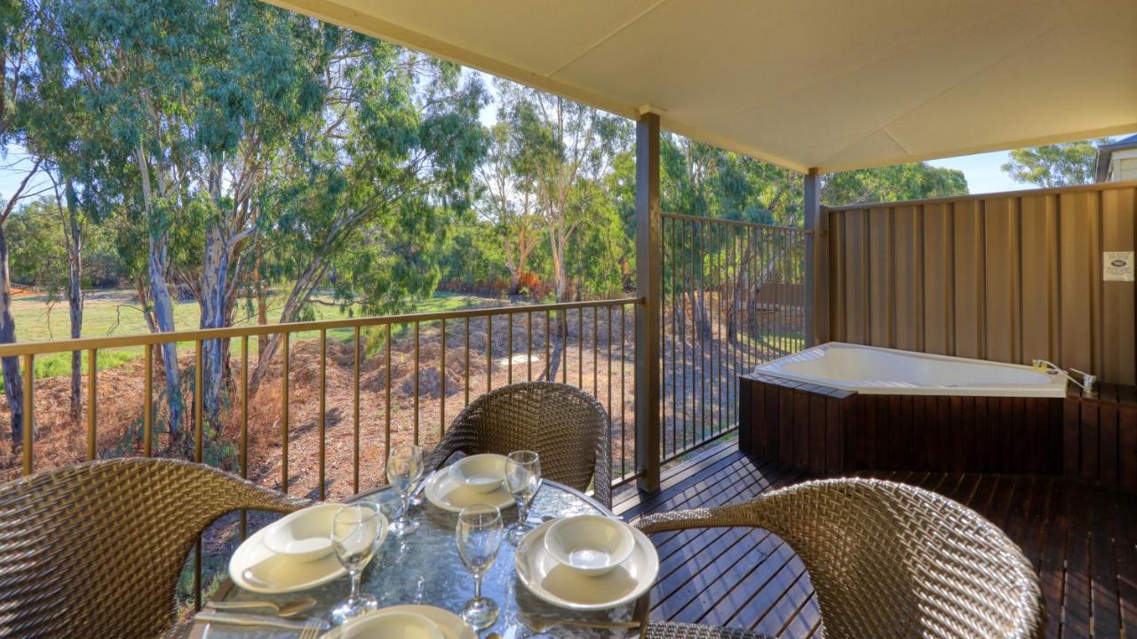 Bridges On Meninya Motel & Apartments Moama Eksteriør billede