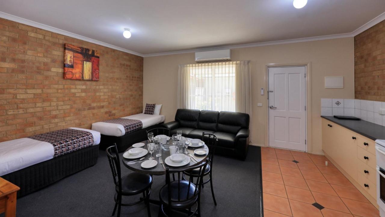 Bridges On Meninya Motel & Apartments Moama Eksteriør billede