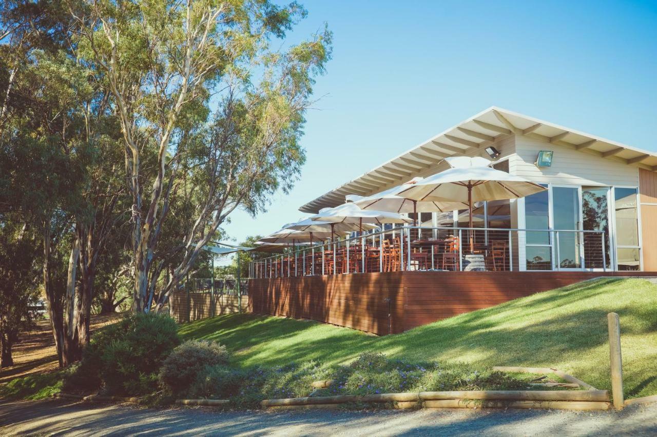 Bridges On Meninya Motel & Apartments Moama Eksteriør billede